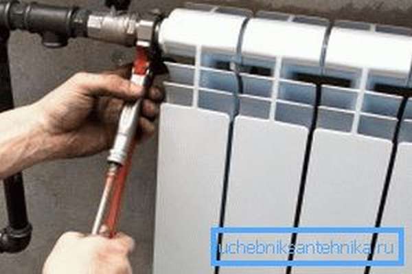 Биметаллический радиатор отлично подходил для установки в квартирах с центральной системой отопления