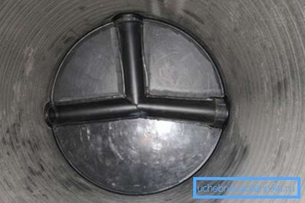 Для контроля за состоянием наружной канализации используется смотровой колодец