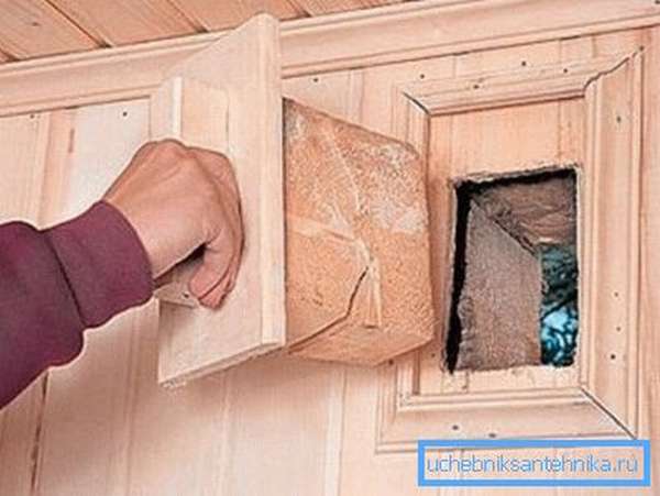 Естественная вентиляция в деревянном доме позволяет избежать возникновения плесени и процессов гниения
