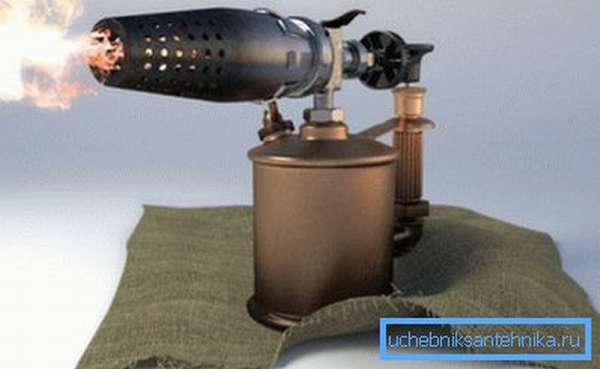 Как разморозить водопроводную трубу с помощью паяльной лампы