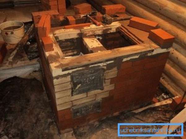 Кирпичная кладка в деревянном доме