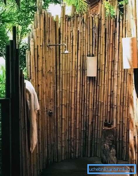 Летний душ из бамбука