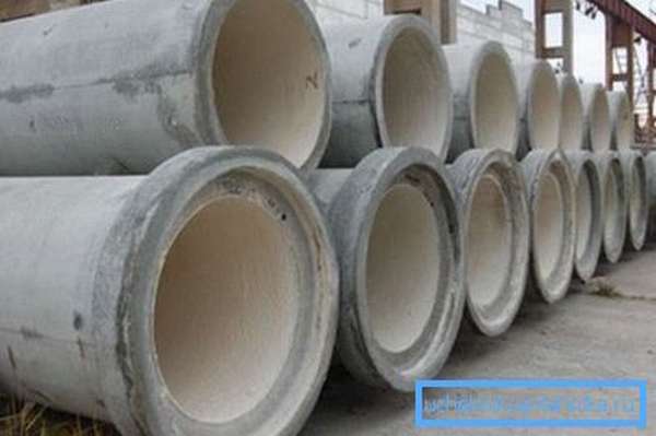 Монолитные бетонные трубы для колодца гарантируют долговечность, высокую прочность.