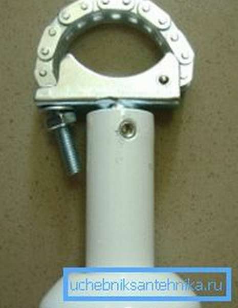 Напольное крепление для алюминиевых радиаторов с цепью