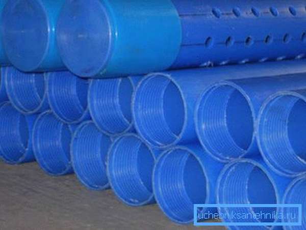 Пластиковые фильтрационные колоны и обсадочные трубы.