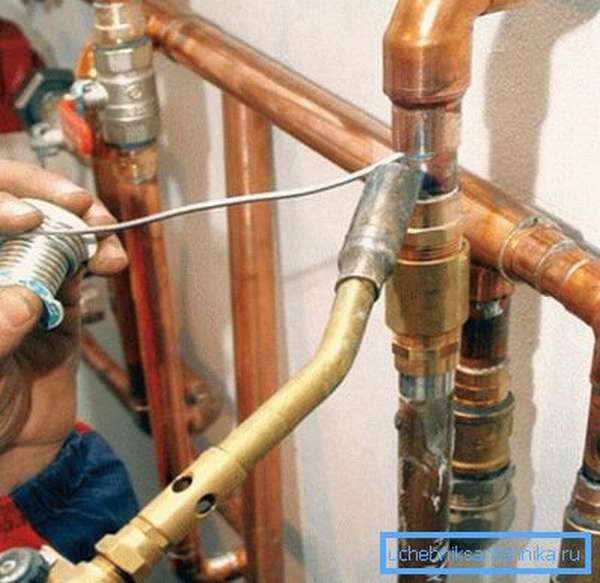 Последствиями неправильного монтажа станет ремонт медных труб отопления