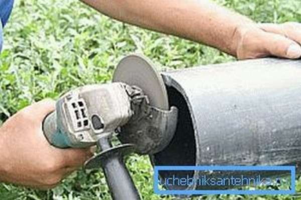 Правильная стыковка труб обсадной колонны очень важна для защиты ствола от мусора и примесей.