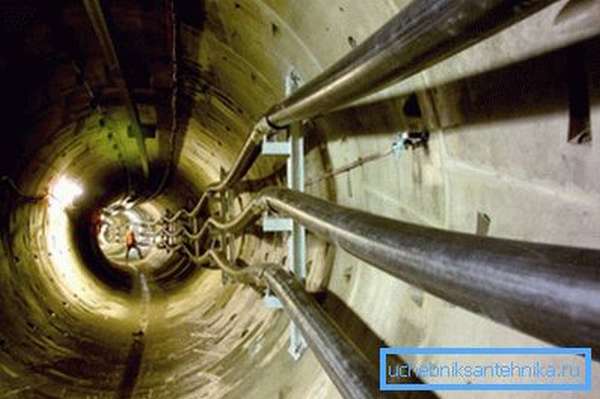 При прокладке в тоннелях используют изделия с большим диаметром, чтобы объединить целые группы проводов для их общей защиты и облегчения обслуживания