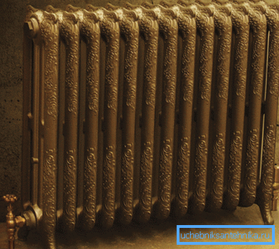 Пример напольного радиатора из чугуна.