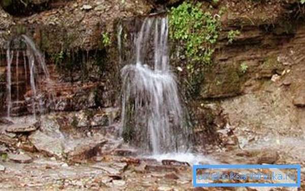 Природные источники пресной воды – это самостоятельный выход на поверхность грунтовых вод.