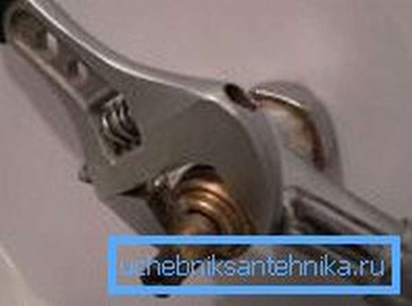 Разводной ключ – идеальный инструмент для работ по ремонту смесителей
