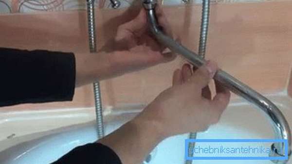 Ремонт излива смесителя в ванной