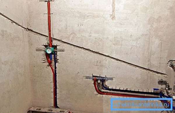 Штробление стен и монтаж трубопровода