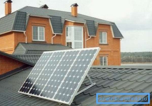Солнечные панели на крыше помогают экономить