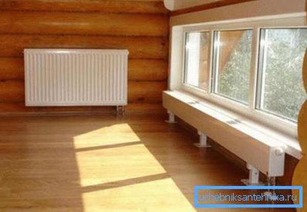 Установка радиаторов отопления в частном доме производится под окнами и около холодных стен.