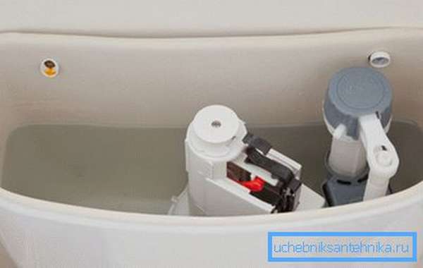 Установка сливного бачка на унитаз – необходимый этап замены сантехники в уборной.