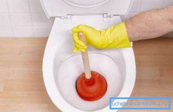 Вантуз – отличный инструмент для прочистки канализационных труб