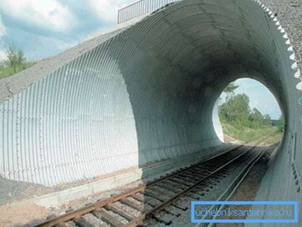 Водопропускная труба в качестве железнодорожного туннеля