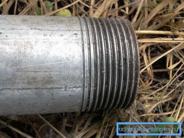 Водопроводная труба 32 мм или 1 1/4 дюйма с нарезанной резьбой