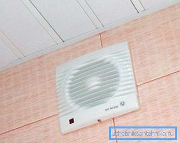 Вытяжной вентилятор под потолком